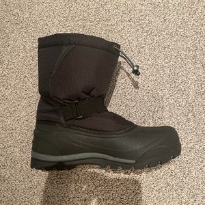 Water resistant Snow boots youth size 6